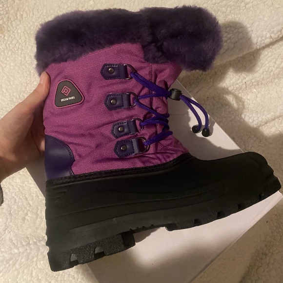 NEW IN BOX Kids Girls Size 6 DreamPairs Winter boots - Picture 2 of 4